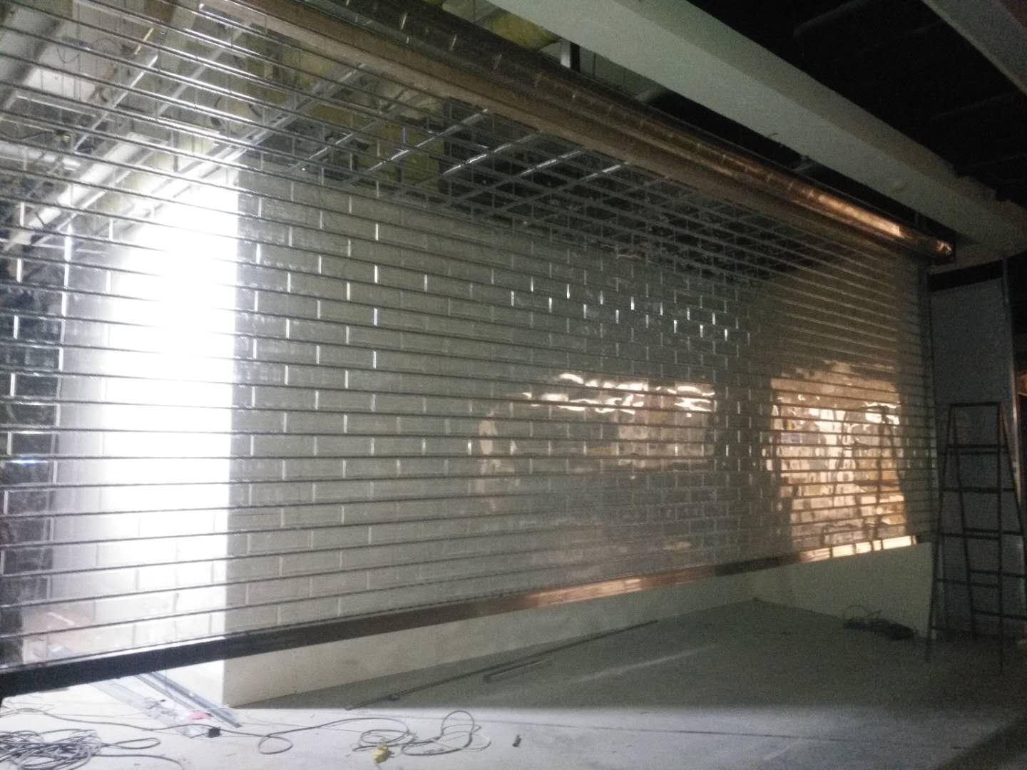 雙層鋁合金門窗具體有哪些特色優(yōu)勢？