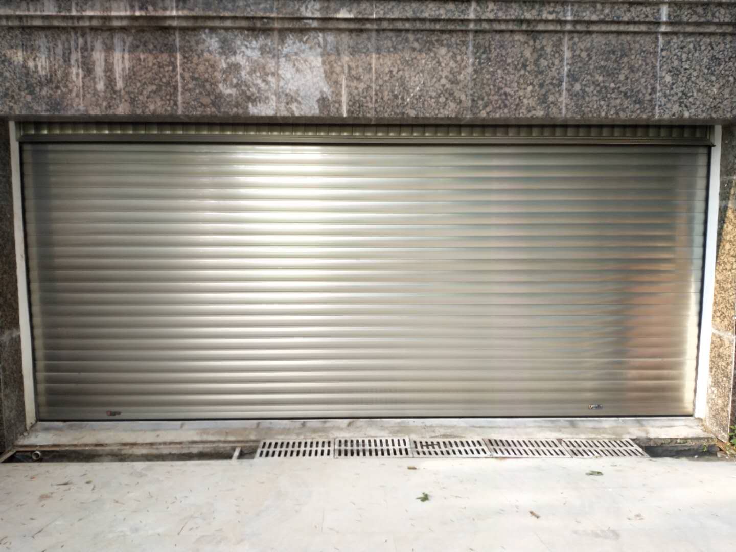 自動(dòng)車庫(kù)門(mén)怎么做好氧化？